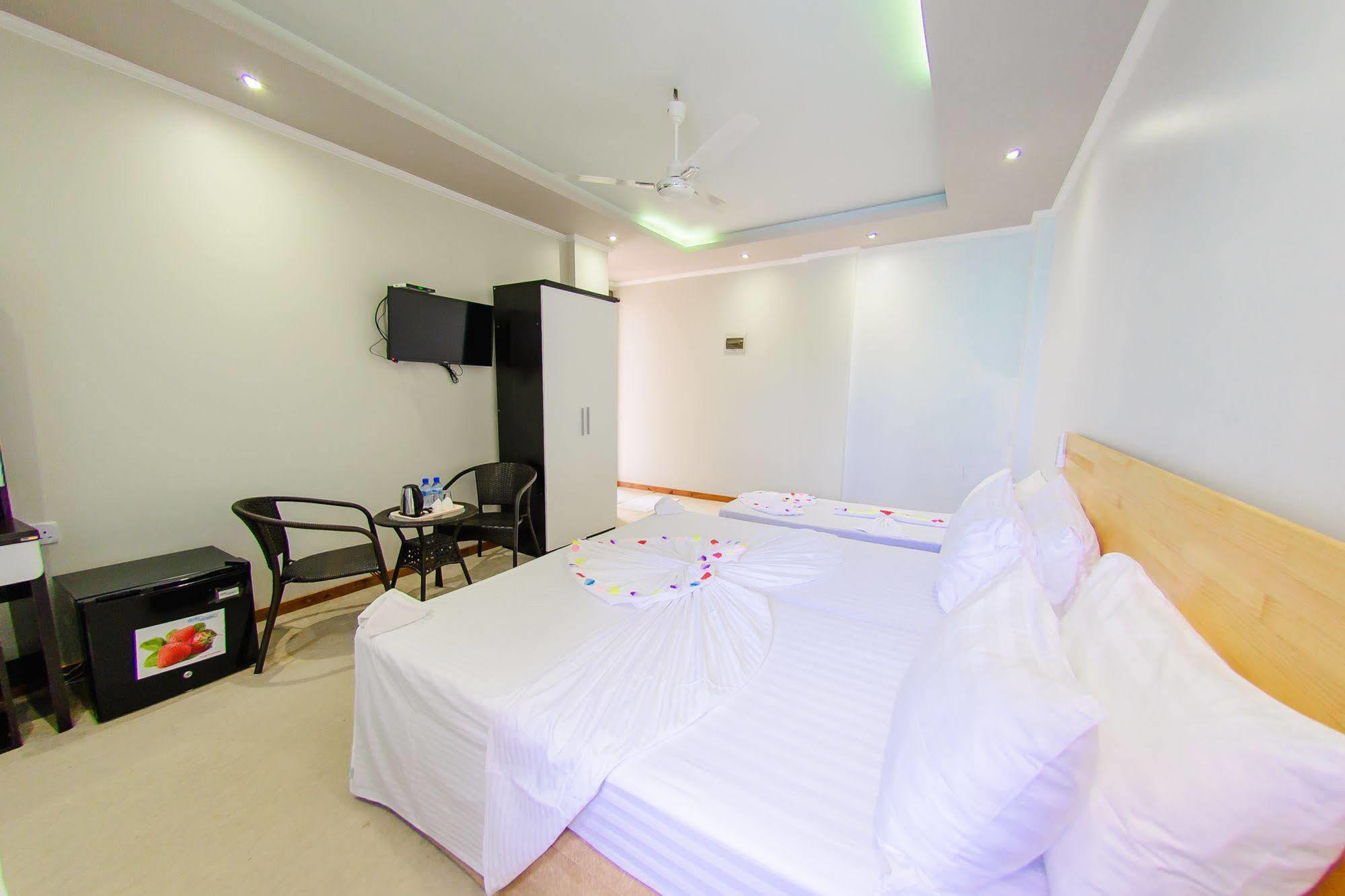 White Sand Lodge Maafushi Exterior foto